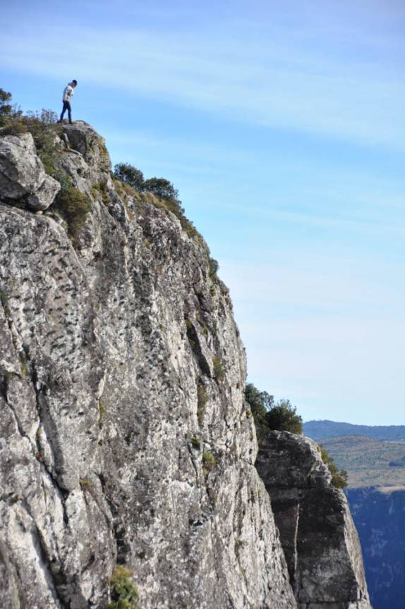 Observando o canyon Fortaleza, em Cambará do Sul - RS